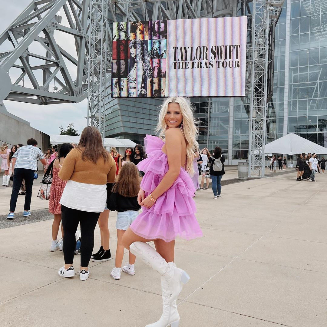 Tông tím là lựa chọn hoàn hảo với những cô nàng mê Speak Now. Tông tím là lựa chọn hoàn hảo với những cô nàng mê Speak Now.