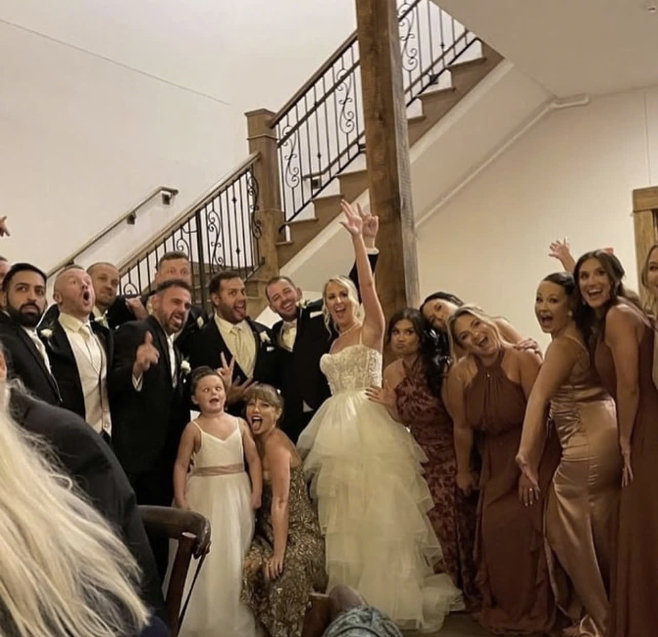 Thiết kế thuộc BST Xuân Hè 2020 của thương hiệu Montsand có họa tiết rừng cây gợi nhớ tới album phòng thu thứ 8 của Taylor Swift mang tên folklore. Thiết kế thuộc BST Xuân Hè 2020 của thương hiệu Montsand có họa tiết rừng cây gợi nhớ tới album phòng thu thứ 8 của Taylor Swift mang tên folklore.