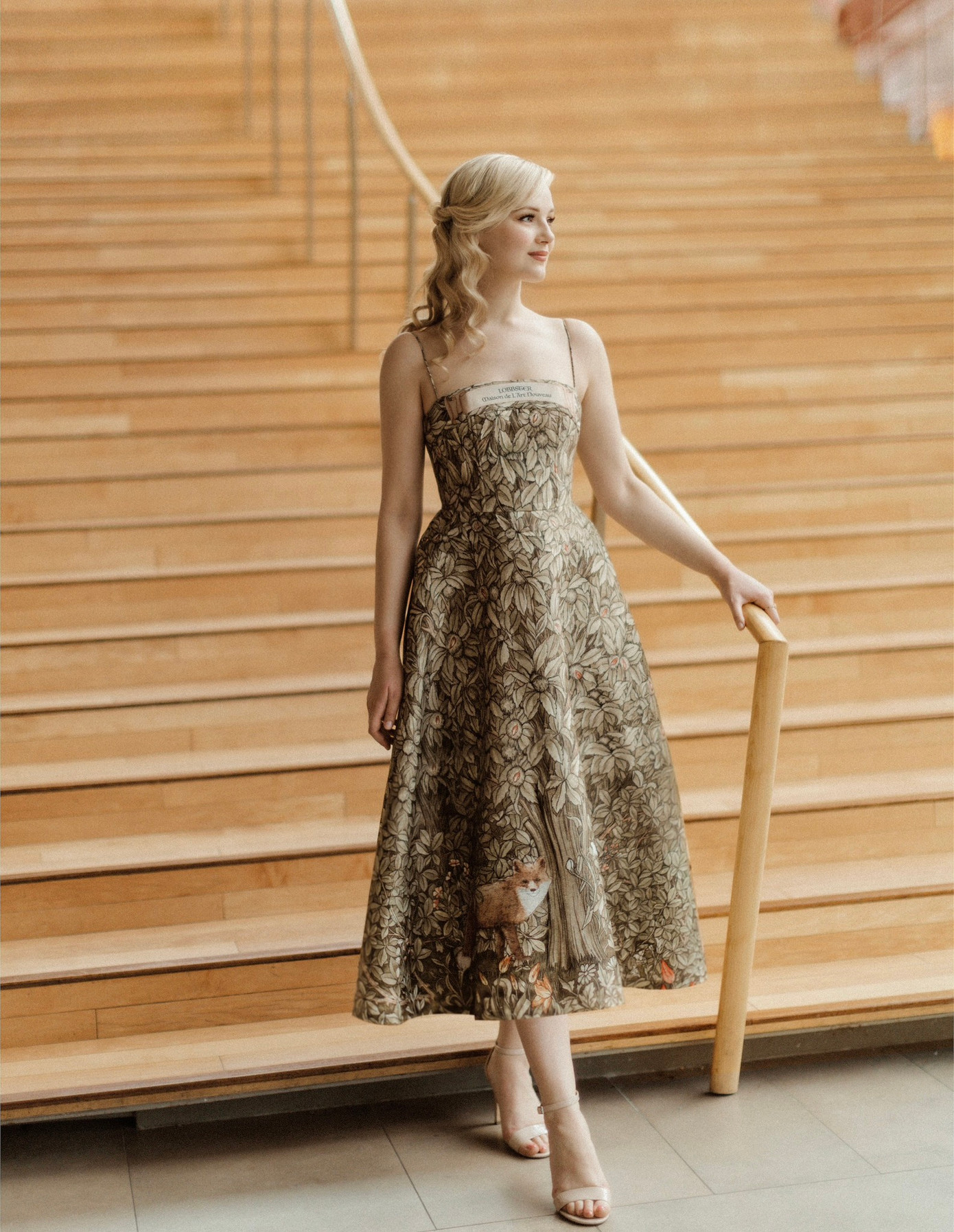 Trước Taylor Swift, thiết kế Printed Jungle Dress từng được ca sĩ opera Karoline Podolak lựa chọn trong một sự kiện. Trước Taylor Swift, thiết kế Printed Jungle Dress từng được ca sĩ opera Karoline Podolak lựa chọn trong một sự kiện.