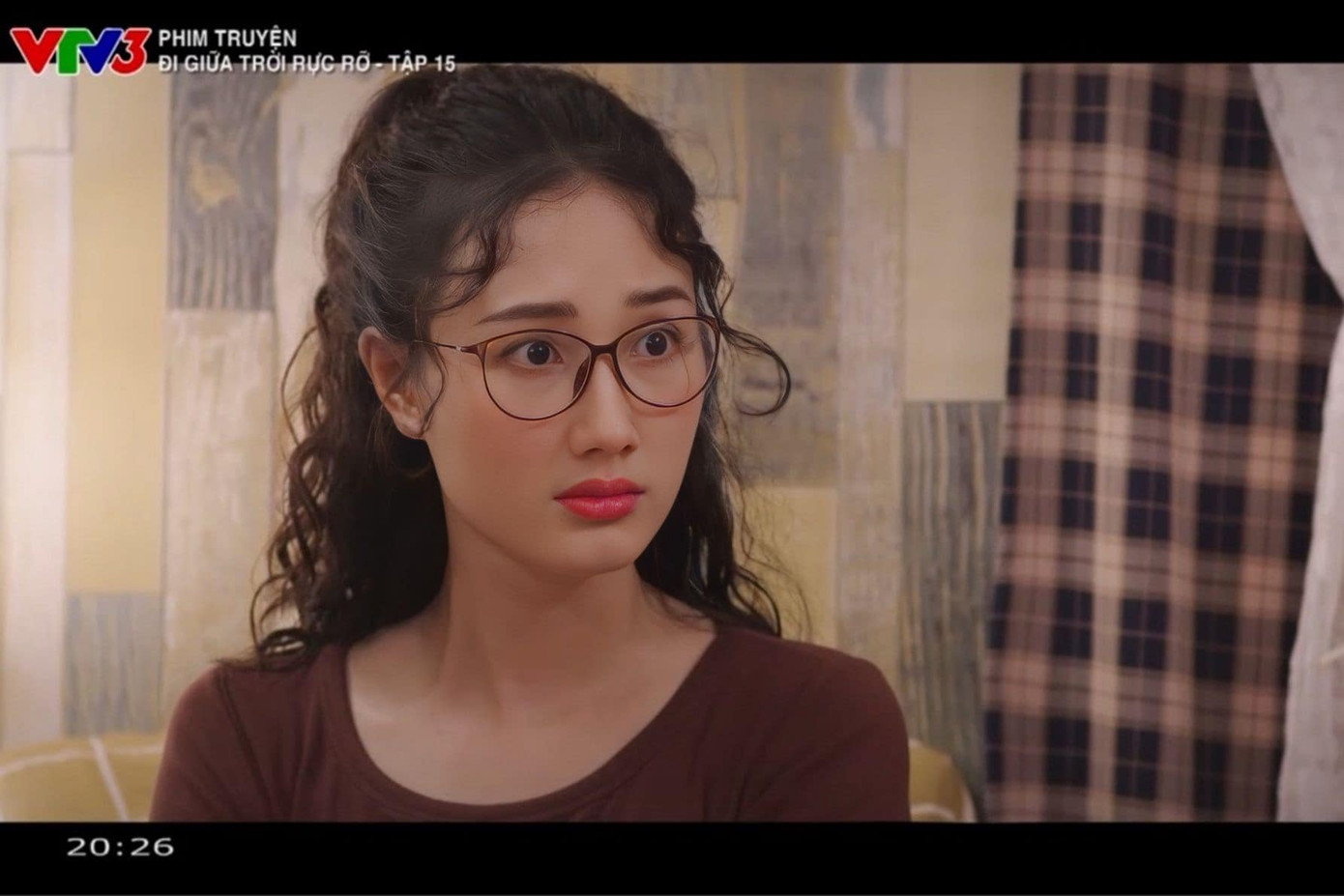 Diện mạo trên phim, ngoài đời đối lập của Hoàng Khánh Ly. Diện mạo trên phim, ngoài đời đối lập của Hoàng Khánh Ly.