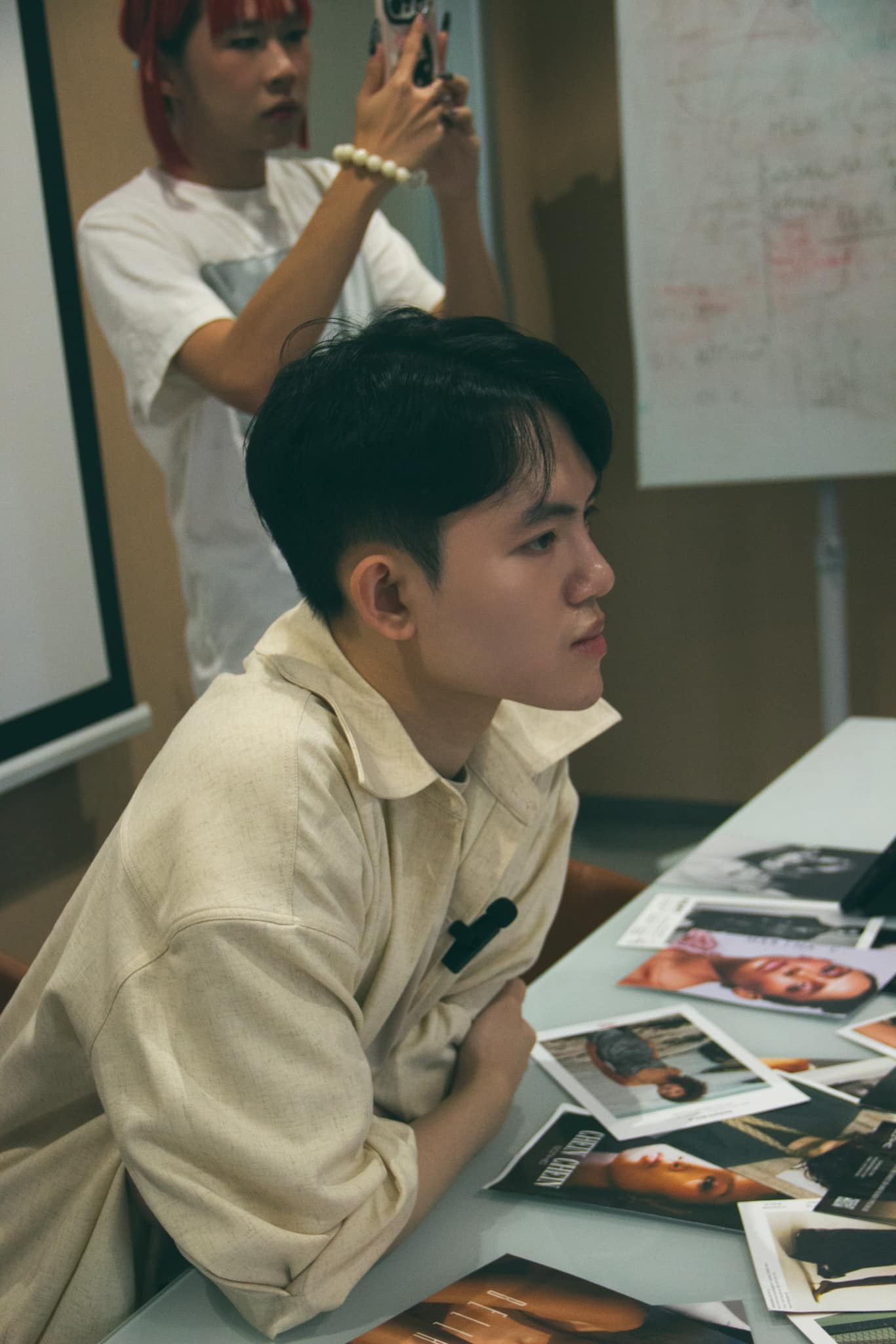 Mẫu đầm được lấy cảm hứng từ nghệ thuật gốm sứ.