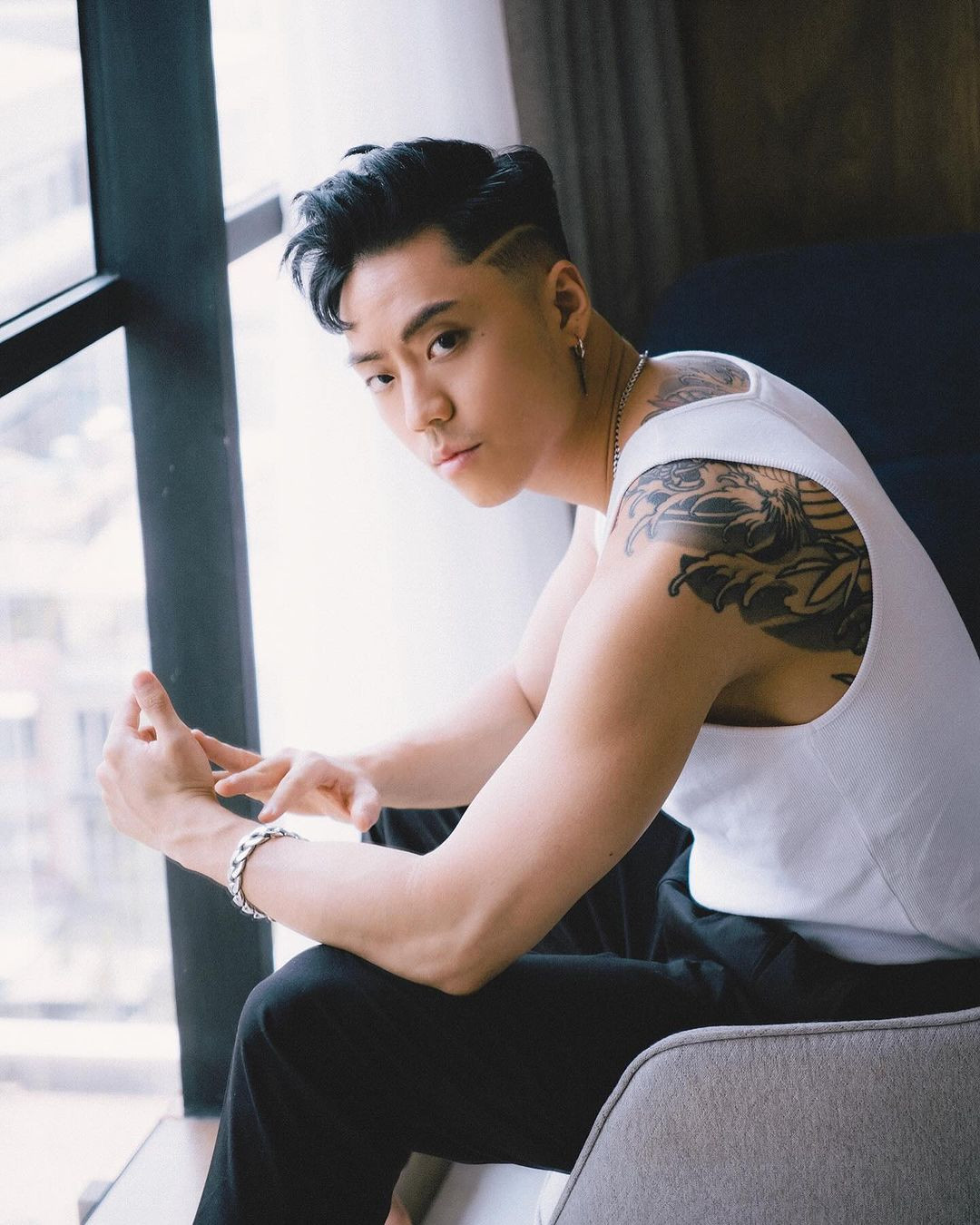 Wukong đốn tim fangirl nhờ ngoại hình nam tính, rắn rỏi cùng gu thời trang cá tính thời thượng, hút hơn 250K người theo dõi trên Instagram.