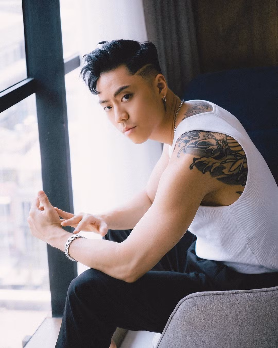 Wukong đốn tim fangirl nhờ ngoại hình nam tính, rắn rỏi cùng gu thời trang cá tính thời thượng, hút hơn 250K người theo dõi trên Instagram.