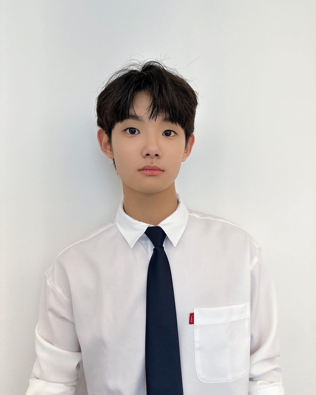 Sao nhí Baby Shark có màn dậy thì thành công. Diện mạo của cậu bé được cho là có nhiều nét tương đồng với tài tử Kim Soo Hyun. Sao nhí Baby Shark có màn dậy thì thành công. Diện mạo của cậu bé được cho là có nhiều nét tương đồng với tài tử Kim Soo Hyun.