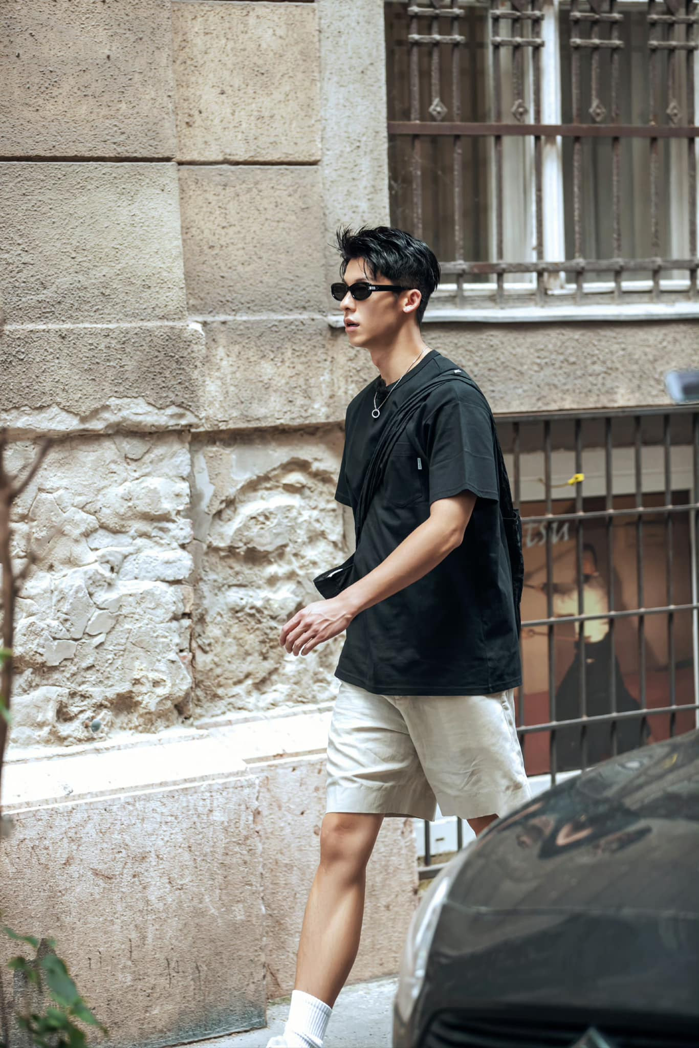 Mỹ nam hiện có hơn 10 triệu người hâm mộ trên Weibo. Ngoài đời, nam diễn viên 9X chuộng phong cách trang phục năng động, khỏe khoắn. Mỹ nam hiện có hơn 10 triệu người hâm mộ trên Weibo. Ngoài đời, nam diễn viên 9X chuộng phong cách trang phục năng động, khỏe khoắn.