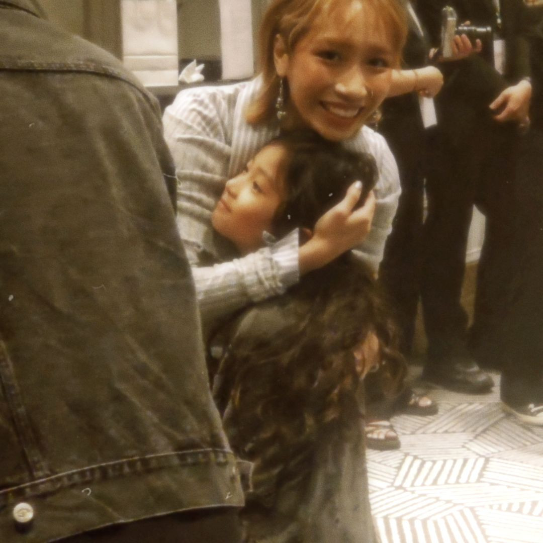 Có bố là đạo diễn nổi tiếng, Thiên An được gặp gỡ nhiều sao V-Biz từ khi còn bé. Có bố là đạo diễn nổi tiếng, Thiên An được gặp gỡ nhiều sao V-Biz từ khi còn bé.