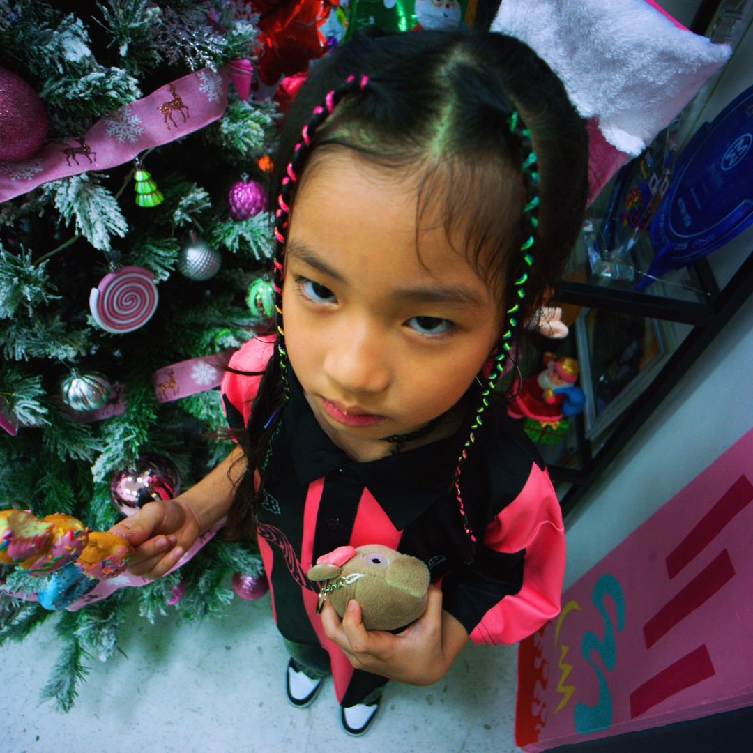 Thiên An qua góc nhìn của bố Kiên Ứng. Hai bố con có mối quan hệ thân thiết, "anh tài" thường là người đứng đằng sau những khung hình "cực nghệ" của con gái trên mạng xã hội. Thiên An qua góc nhìn của bố Kiên Ứng. Hai bố con có mối quan hệ thân thiết, "anh tài" thường là người đứng đằng sau những khung hình "cực nghệ" của con gái trên mạng xã hội.