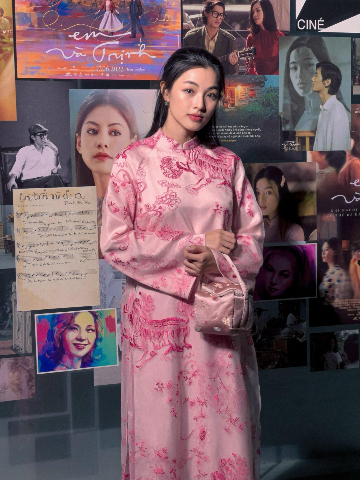 Lan Thy và Kaity Nguyễn trẻ trung, xinh đẹp tại các sự kiện, họp báo phim. Hai nữ diễn viên kết hợp cùng túi xách và bờm tóc cùng tông màu. Lan Thy và Kaity Nguyễn trẻ trung, xinh đẹp tại các sự kiện, họp báo phim. Hai nữ diễn viên kết hợp cùng túi xách và bờm tóc cùng tông màu.