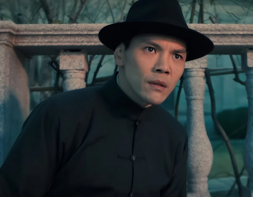 Hướng Tả bị gọi là "thái tử vô dụng" của làng giải trí Hoa ngữ. Hướng Tả bị gọi là "thái tử vô dụng" của làng giải trí Hoa ngữ.