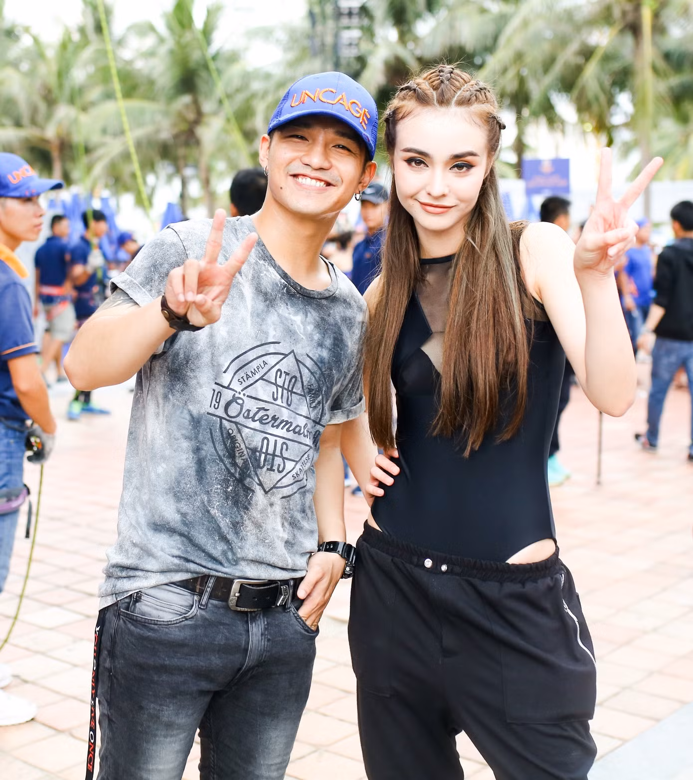 Cường Seven nổi tiếng là sao nam đào hoa, từng hẹn hò cùng Chi Pu, MLee. Cường Seven nổi tiếng là sao nam đào hoa, từng hẹn hò cùng Chi Pu, MLee.