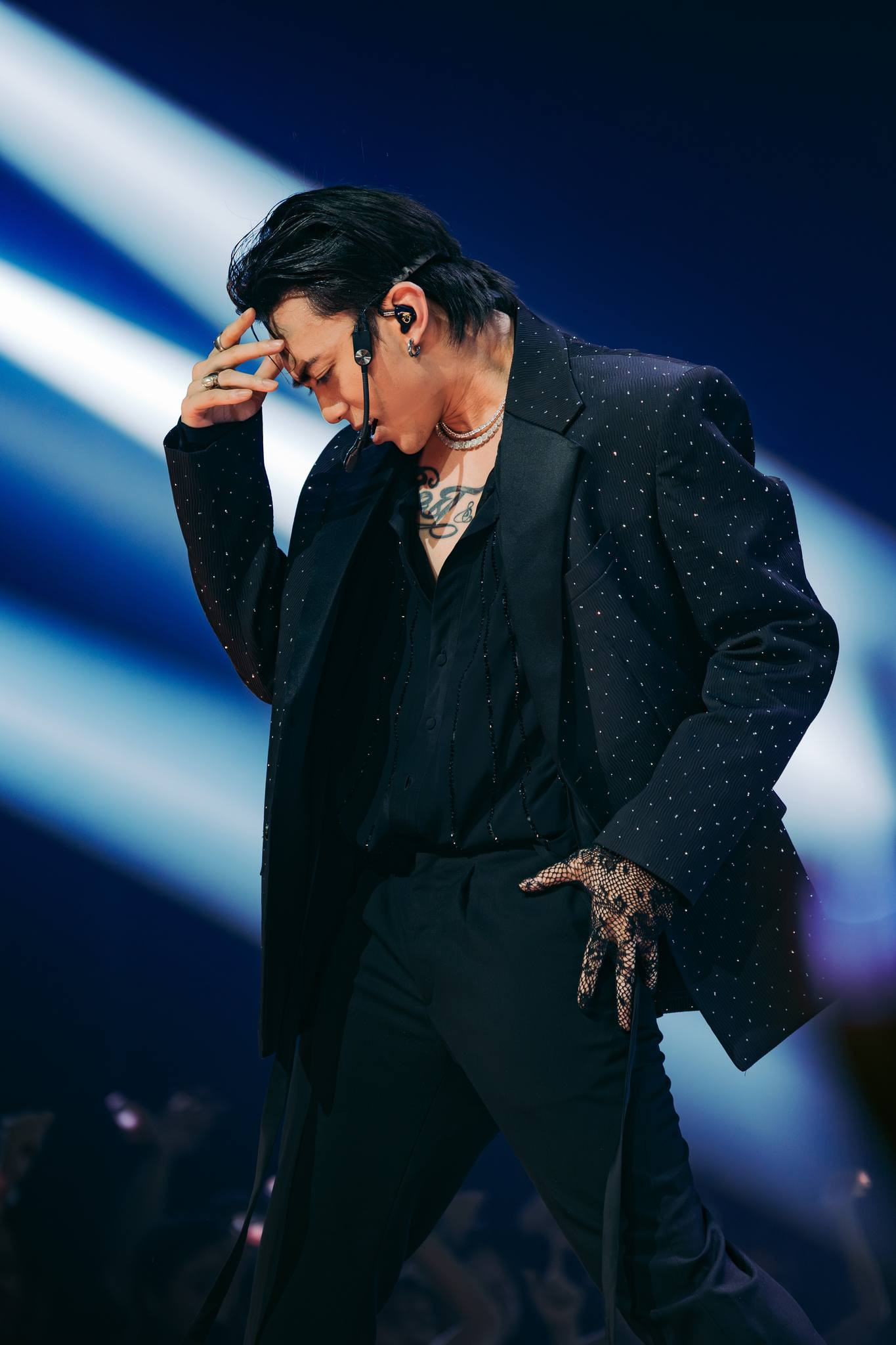 "Anh tài" Soobin Hoàng Sơn chọn phong cách trang phục lịch lãm trong tập 1. "Anh tài" Soobin Hoàng Sơn chọn phong cách trang phục lịch lãm trong tập 1.