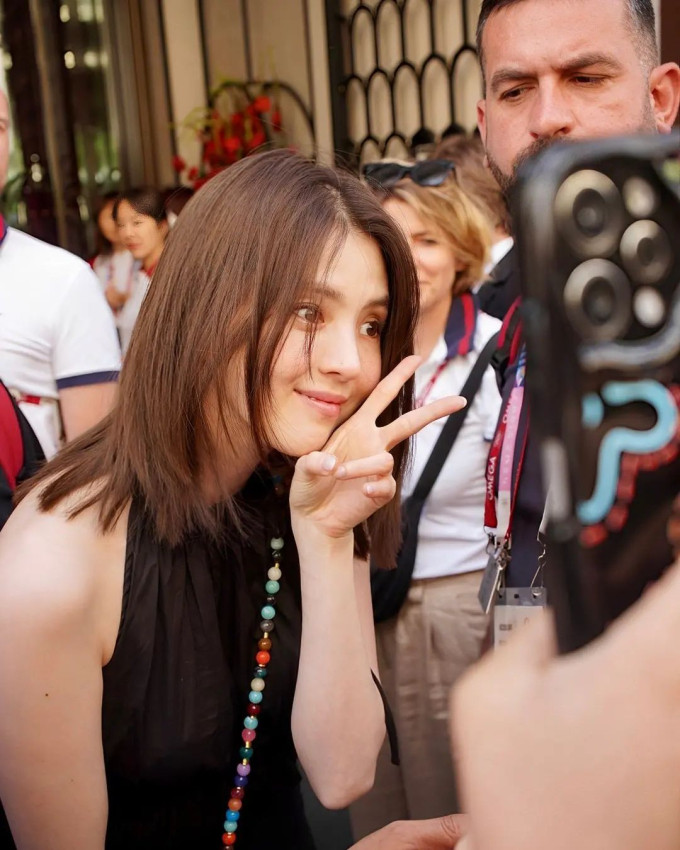 Qua ống kính cam thường, nữ diễn viên 9X được nhận xét có nhan sắc thăng hạng nhờ thay đổi kiểu tóc. Qua ống kính cam thường, nữ diễn viên 9X được nhận xét có nhan sắc thăng hạng nhờ thay đổi kiểu tóc.