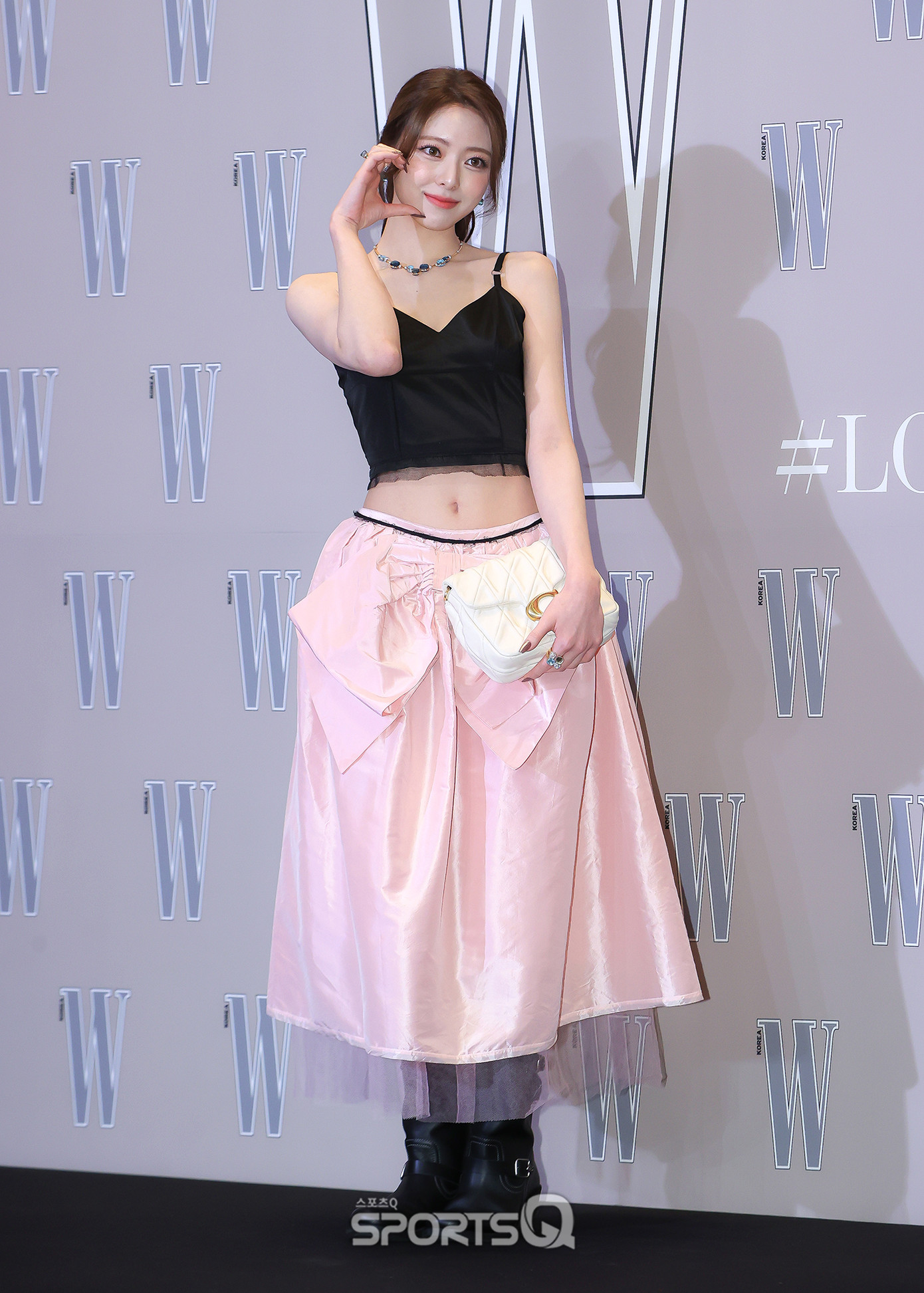 Yuna và Yeji (ITZY) ghi điểm với diện mạo xinh đẹp, chỉn chu.