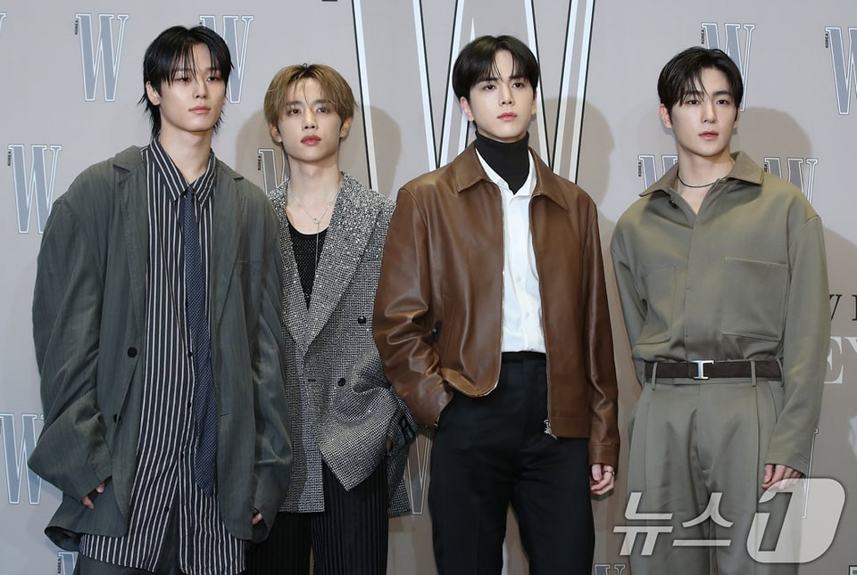 ZB1, TXT, The Boyz, ENHYPEN diện âu phục tông màu trung tính tại thảm đỏ sự kiện.