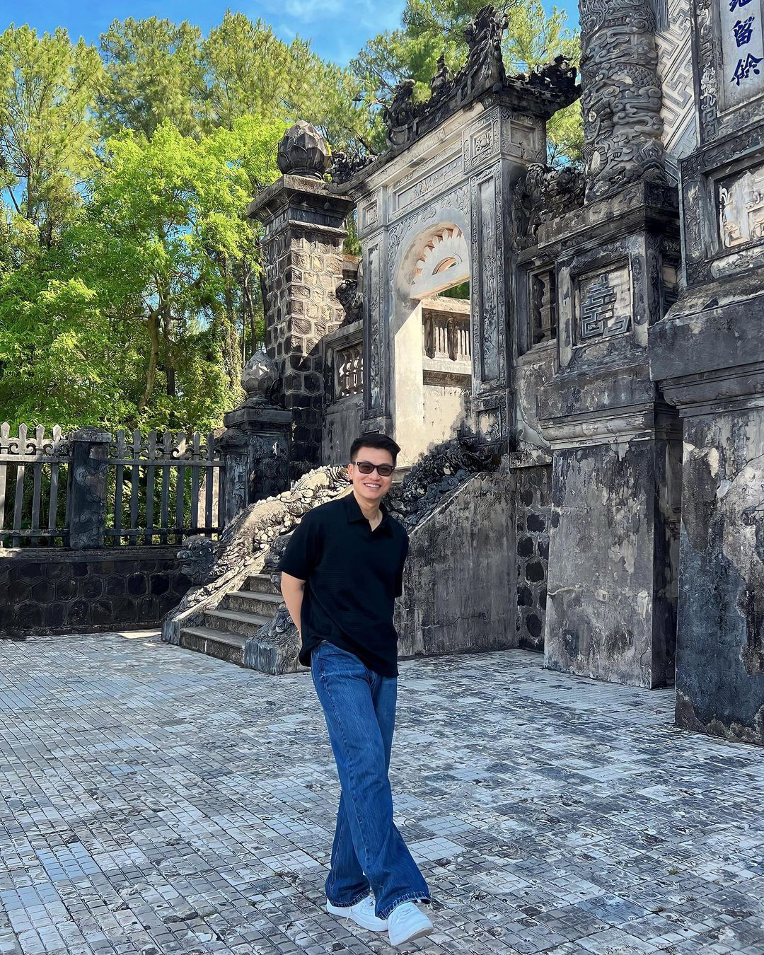 Chú Ninh ưa chuộng phong cách trang phục thường ngày tối giản. Tủ đồ của anh đa phần là các thiết kế basic với màu sắc trung tính.