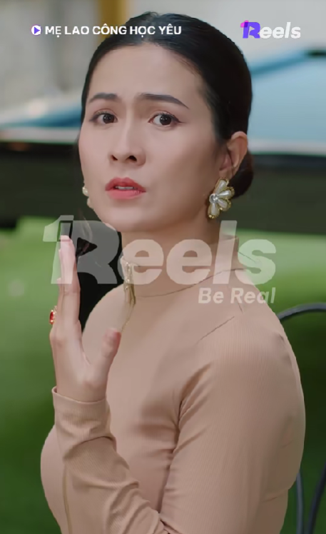 Thùy Trang vào vai phú bà giả nghèo làm nhân viên tạp vụ trong Mẹ Lao Công Học Yêu.