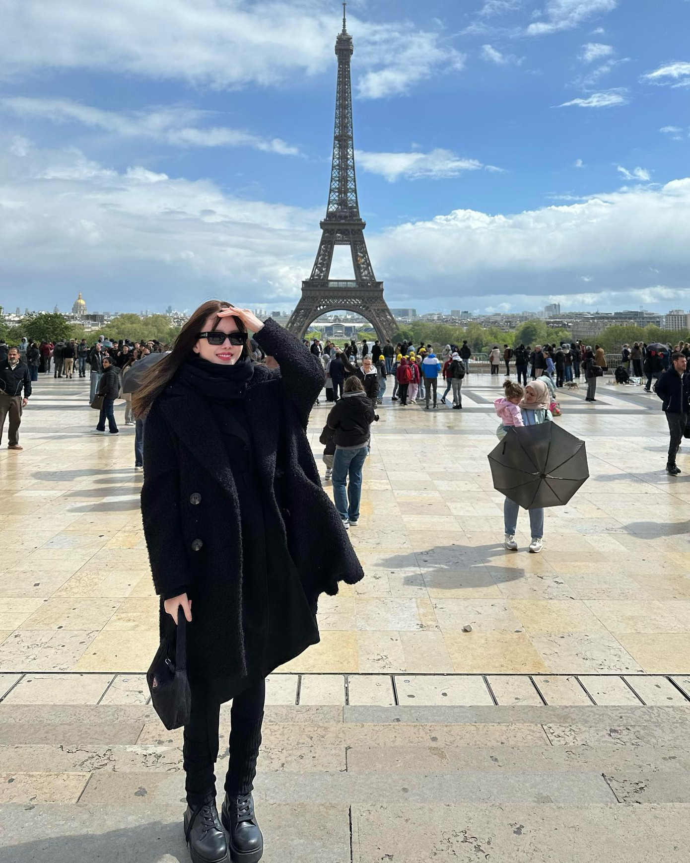 Mới đây, nữ ca sĩ có chuyến du lịch Pháp, được cho là sang thăm bạn trai.