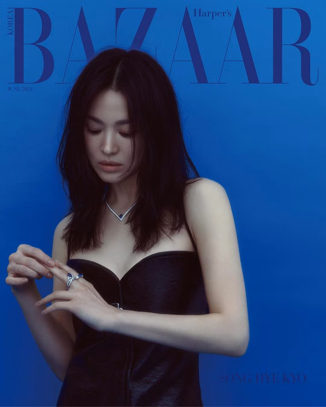 Song Hye Kyo khoe vẻ yêu kiều trong trang sức cao cấp của nhãn hàng Chaumet do cô là đại sứ thương hiệu. Song Hye Kyo khoe vẻ yêu kiều trong trang sức cao cấp của nhãn hàng Chaumet do cô là đại sứ thương hiệu.