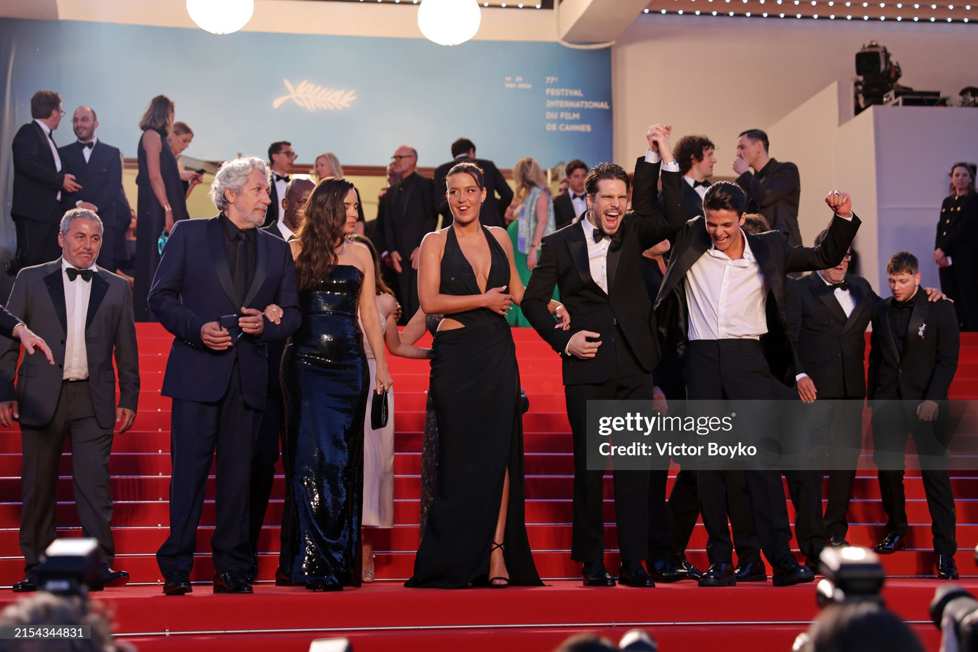 Dàn diễn viên phim &quot;L&apos;Amour Ouf&quot; (Beating Hearts) đổ bộ thảm đỏ cho buổi công chiếu.