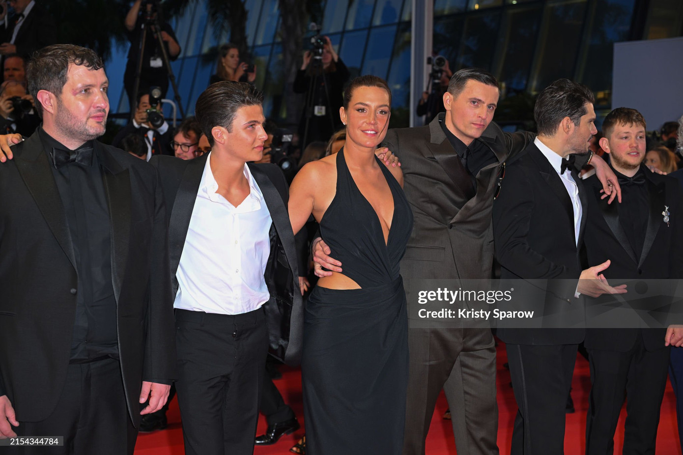 Dàn diễn viên phim &quot;L&apos;Amour Ouf&quot; (Beating Hearts) đổ bộ thảm đỏ cho buổi công chiếu.