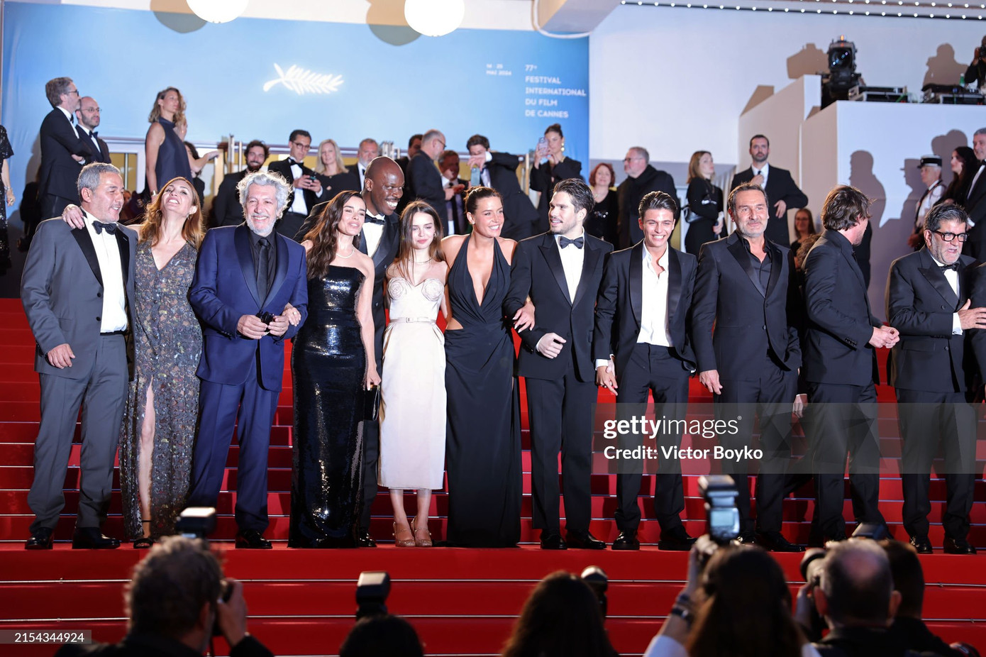 Dàn diễn viên phim &quot;L&apos;Amour Ouf&quot; (Beating Hearts) đổ bộ thảm đỏ cho buổi công chiếu.