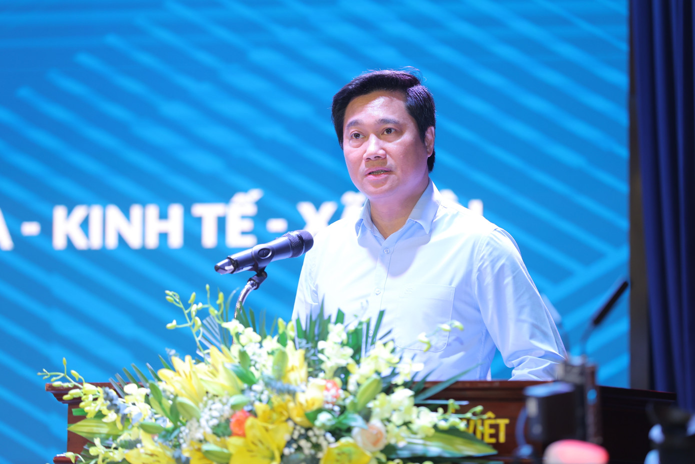 Thứ trưởng Bộ Xây dựng Nguyễn Tường Văn chúc mừng các kiến trúc sư dịp 75 năm thành lập Hội Kiến trúc sư Việt Nam.