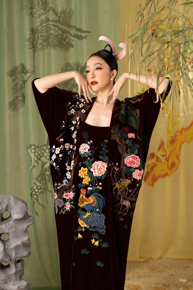 Tứ quý bốn mùa qua đường thêu tinh tế Tiệm Thơ.