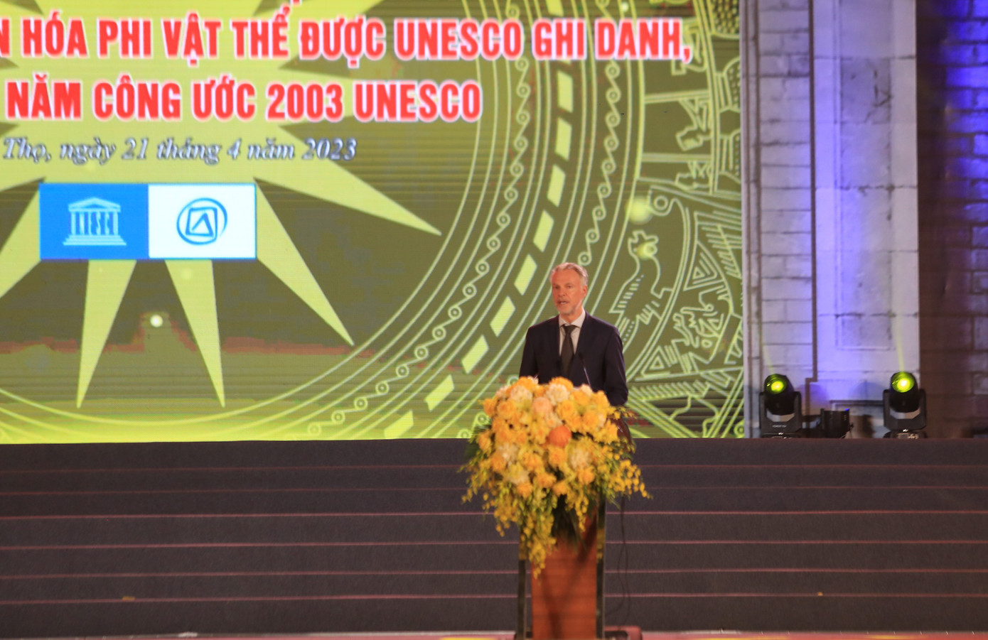 Trưởng Đại diện UNESCO tại Việt Nam Christian Manhart bày tỏ vui mừng vì Chính phủ Việt Nam đề cao, phát huy vai trò của di sản văn hóa phi vật thể trong tiến trình phát triển kinh tế. Ông khẳng định Việt Nam luôn là thành viên tích cực của UNESCO, luôn chia sẻ bài học thành công của mình với các quốc gia khác trong lĩnh vực văn hóa. Ảnh: Minh An Trưởng Đại diện UNESCO tại Việt Nam Christian Manhart bày tỏ vui mừng vì Chính phủ Việt Nam đề cao, phát huy vai trò của di sản văn hóa phi vật thể trong tiến trình phát triển kinh tế. Ông khẳng định Việt Nam luôn là thành viên tích cực của UNESCO, luôn chia sẻ bài học thành công của mình với các quốc gia khác trong lĩnh vực văn hóa. Ảnh: Minh An