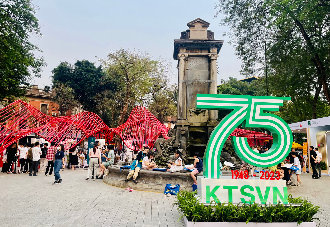 Vườn hoa Diên Hồng là nơi tổ chức Tuần lễ Kiến trúc Việt Nam.