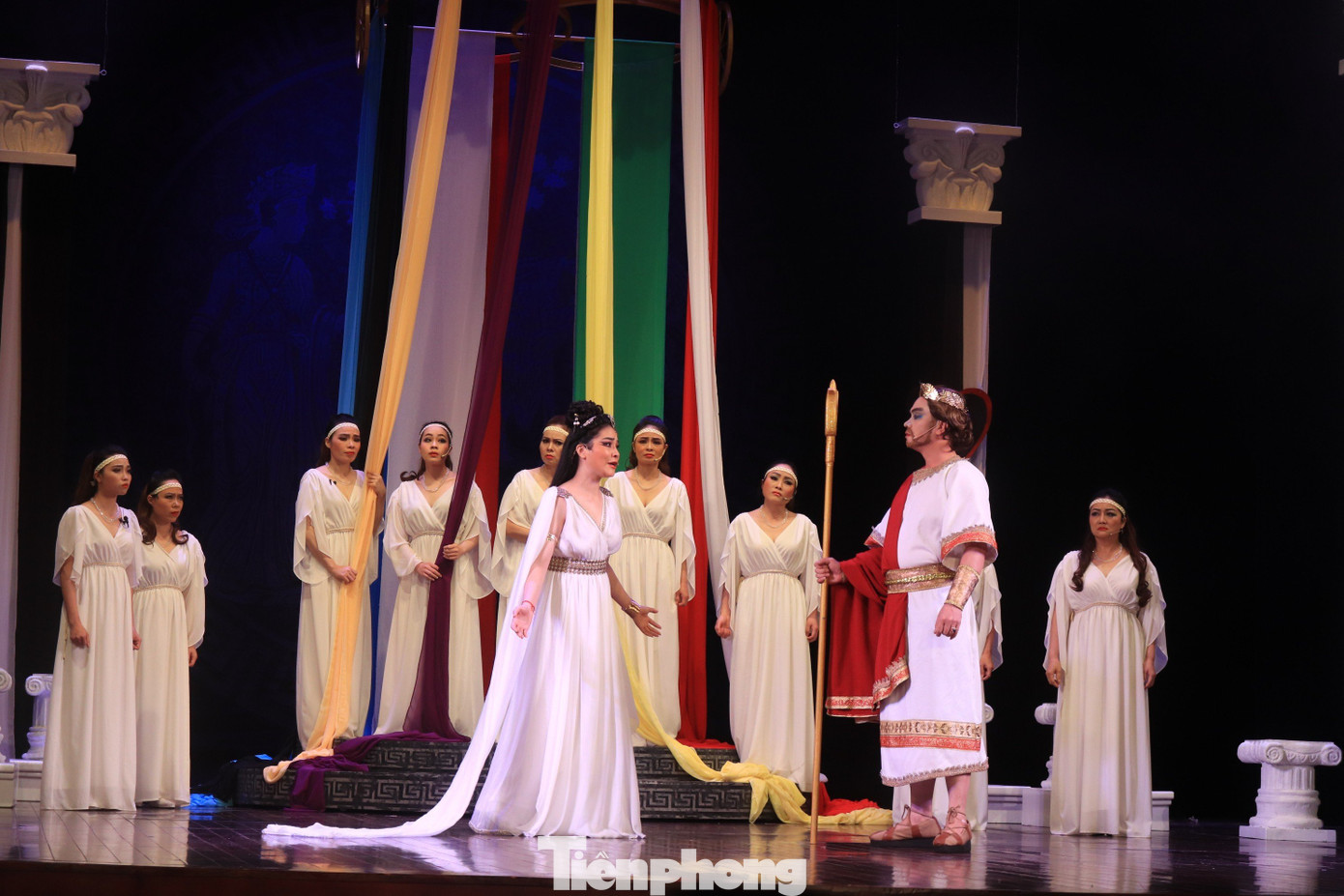 Mê Đê là vở diễn kinh điển về sự phản bội, lòng tham và thù hận, ra đời khoảng 2.600 năm trước. Mê Đê là vở diễn kinh điển về sự phản bội, lòng tham và thù hận, ra đời khoảng 2.600 năm trước.