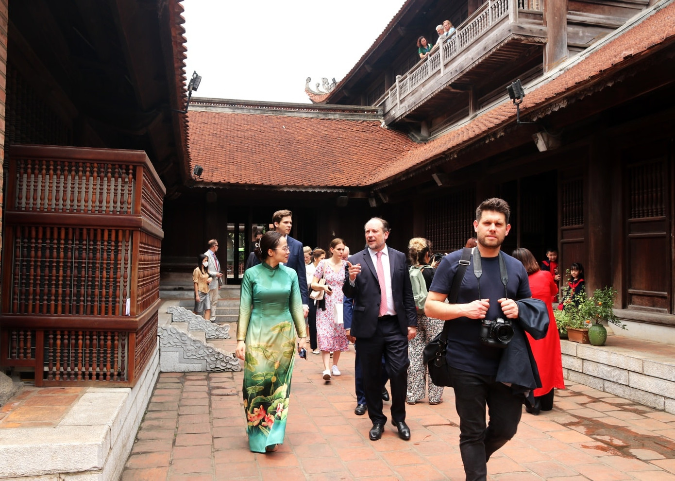 Tour đêm gắn với đạo học Việt Nam.