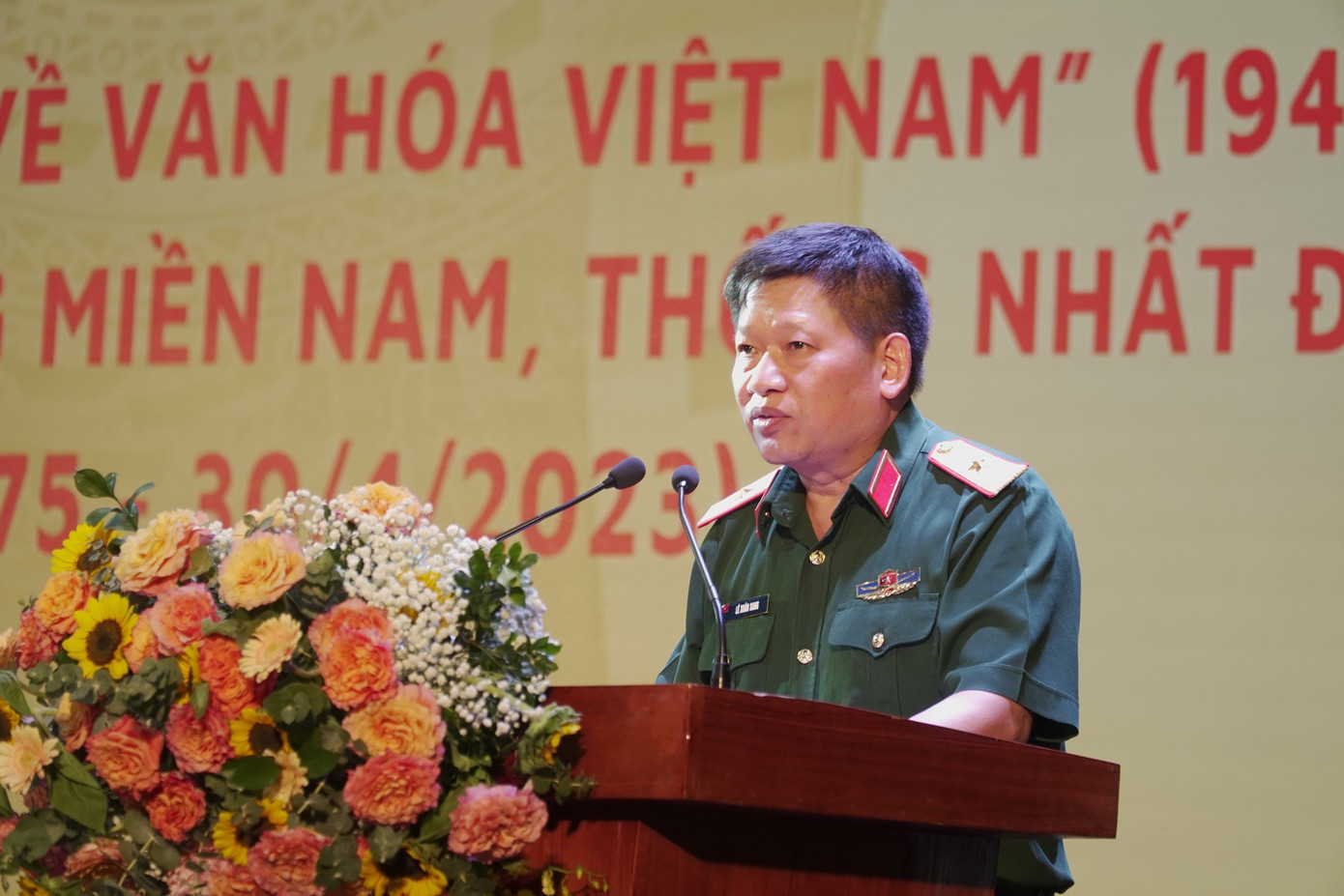 Thiếu tướng Lê Xuân Sang, Phó Cục trưởng Cục Tuyên huấn, Tổng cục Chính trị Quân đội nhân dân Việt Nam phát biểu khai mạc Tuần phim.