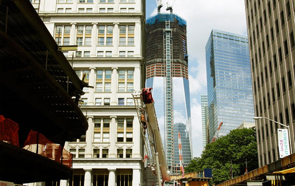 Một góc phố Manhattan trong ngày 11-9-2001 và ngày nay. Một góc phố Manhattan trong ngày 11-9-2001 và hôm nay (2011)