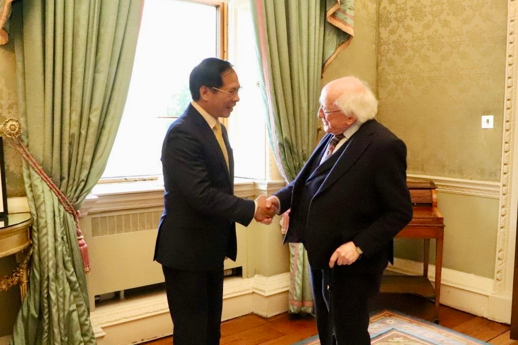 Bộ trưởng Ngoại giao Bùi Thanh Sơn tiếp kiến Tổng thống Ireland Michael D. Higgins. (Ảnh: Mofa)