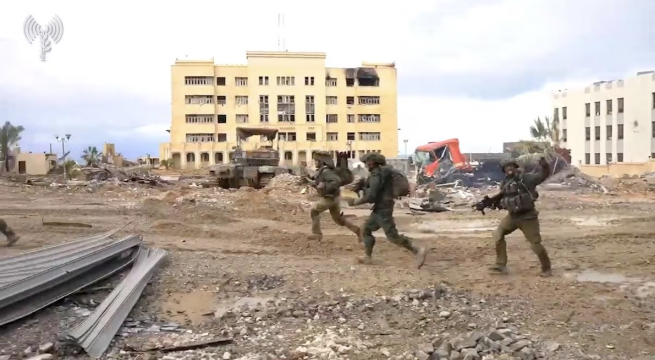 Lính Israel tấn công ở Dải Gaza ngày 31/1. (Ảnh: Reuters) Lính Israel tấn công ở Dải Gaza ngày 31/1. (Ảnh: Reuters)