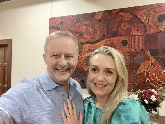 Thủ tướng Úc Anthony Albanese và hôn thê Jodie Haydon. (Ảnh: Instagram)