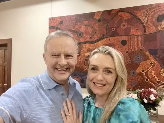 Thủ tướng Úc Anthony Albanese và hôn thê Jodie Haydon. (Ảnh: Instagram)