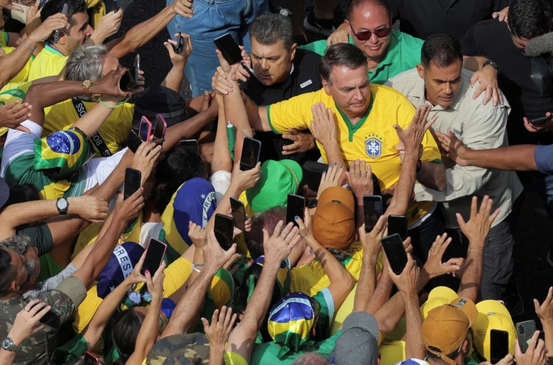 Cựu Tổng thống Brazil Jair Bolsonaro cùng hàng ngàn người tham gia cuộc tuần hành ngày 26/2. (Ảnh: Reuters) Cựu Tổng thống Brazil Jair Bolsonaro cùng hàng ngàn người tham gia cuộc tuần hành ngày 26/2. (Ảnh: Reuters)