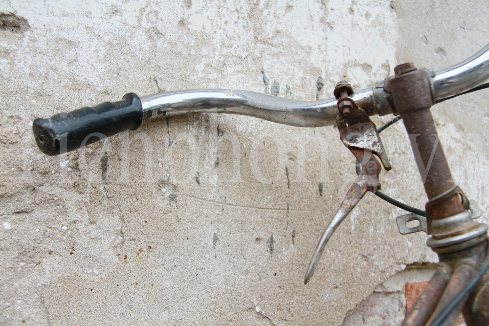 Một bên phanh xe bị hỏng. Ảnh: Trường Phong