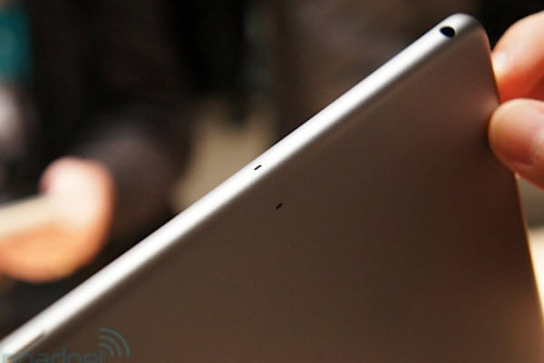 Cạnh trái iPad Air không có nút bấm nào