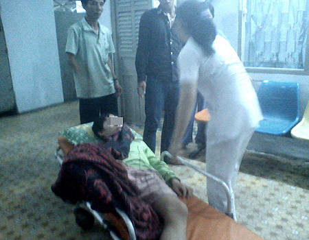 Một bệnh nhân loạn thần vì hít chất gây nghiện đang chuẩn bị được chuyển đến khu điều trị nội trú. Ảnh: Thiên Chương. Một bệnh nhân loạn thần vì hít chất gây nghiện đang chuẩn bị được chuyển đến khu điều trị nội trú. Ảnh: Thiên Chương