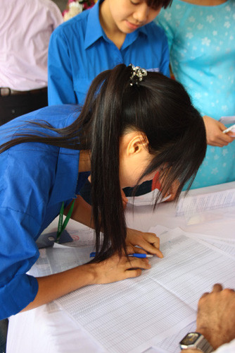 Những bạn sinh viên còn bỡ ngỡ luôn được hỗ trợ từ phía ban tổ chức