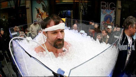 "Người đàn ông của băng tuyết" Wim Hof. Ảnh: BBC.co.uk.