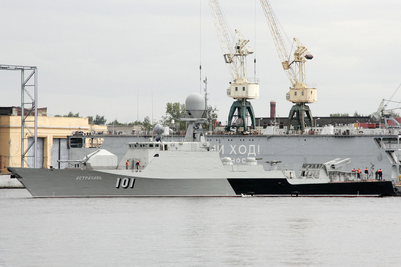 Tàu pháo Makhachkala