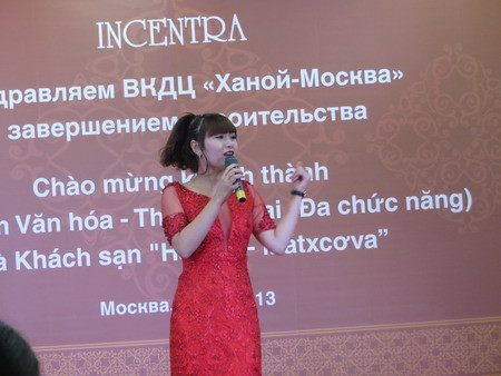 Giải nhất Sao Mai Điểm hẹn 2013 Thanh Huyền biểu diễn tại lễ khai trương. Giải nhất Sao Mai Điểm hẹn 2013 Thanh Huyền biểu diễn tại lễ khai trương