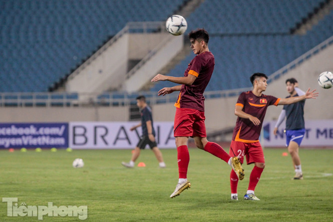 HLV Park Hang Seo 'làm phép' với mặt cỏ sân Mỹ Đình ảnh 14