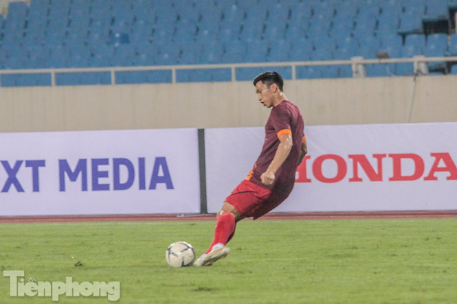 HLV Park Hang Seo 'làm phép' với mặt cỏ sân Mỹ Đình ảnh 12