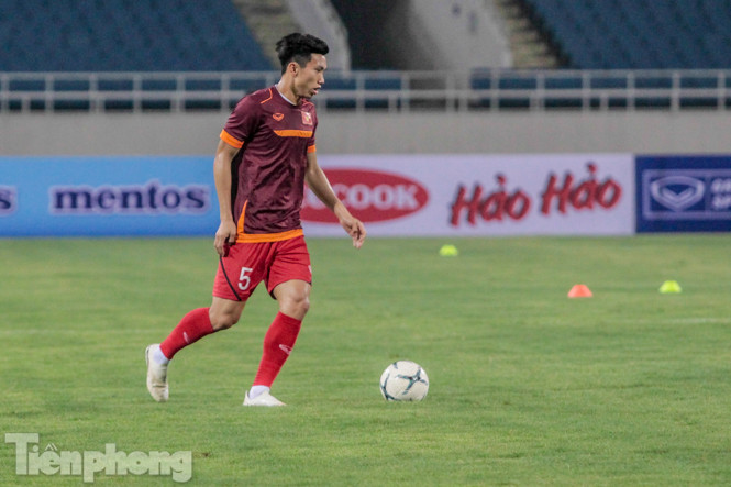 HLV Park Hang Seo 'làm phép' với mặt cỏ sân Mỹ Đình ảnh 10