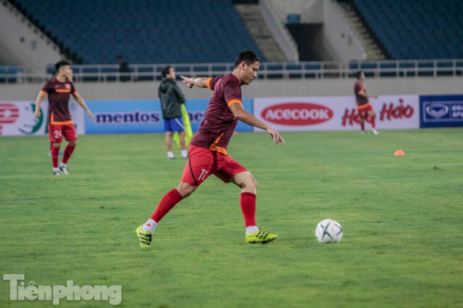 HLV Park Hang Seo 'làm phép' với mặt cỏ sân Mỹ Đình ảnh 11