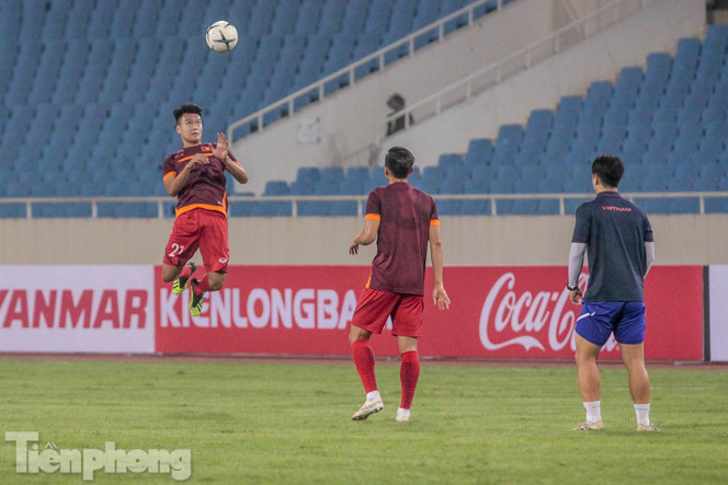 HLV Park Hang Seo 'làm phép' với mặt cỏ sân Mỹ Đình ảnh 13